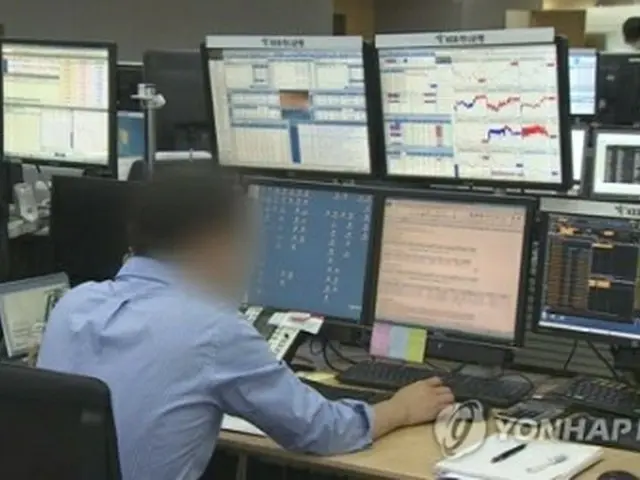 ハナ銀行本店のディーリングルームの様子=(聯合ニュースTV)