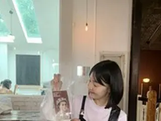 女優ハン・ジヘ、つかの間の休息時間…人気店のパンをゲットしてウキウキ