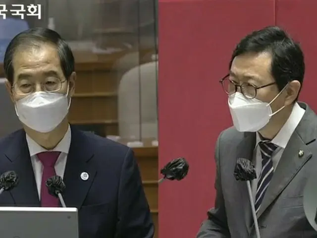 韓悳洙、国務総理（左）と金漢正、共に民主党議員（右）（画像提供:wowkorea）