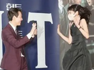 “「イカゲーム」の縁”女優チョン・ホヨン、イ・ジョンジェ初監督作「HUNT」の試写会出席“ハツラツなワールドスター”
