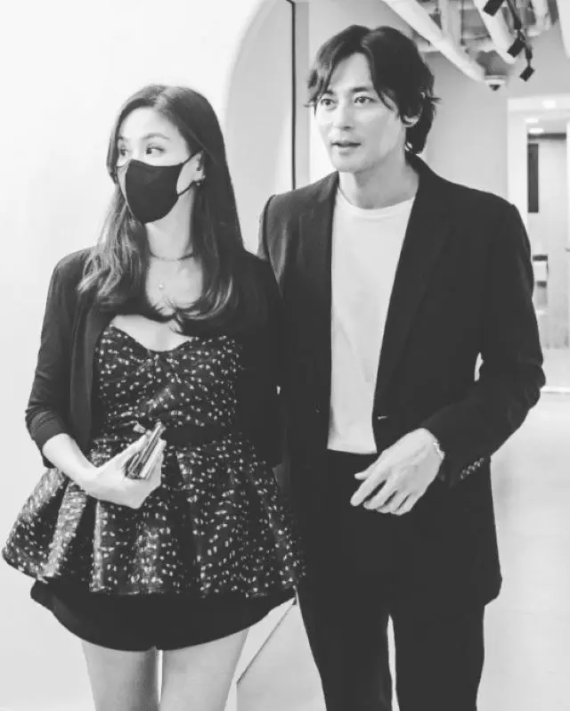 俳優チャン・ドンゴン、妻のコ・ソヨンのために4か月ぶりにラブラブな近況公開…完璧なビジュアル同士のカップル（画像提供:wowkorea）