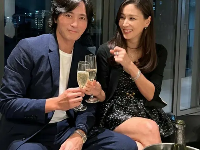 俳優チャン・ドンゴン、コ・ソヨン夫婦…シャンパンで乾杯のツーショットに“びっくり”（画像提供:wowkorea）
