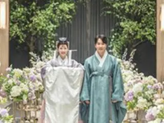 アンディ（SHINHWA）＆イ・ウンジュ、見つめ合い手を取り…新婚夫婦のラブラブな韓服グラビアを公開