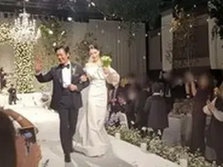 “7年の熱愛”俳優ナムグン・ミン＆チン・アルム、映画のワンシーンのような結婚式の様子が公開される