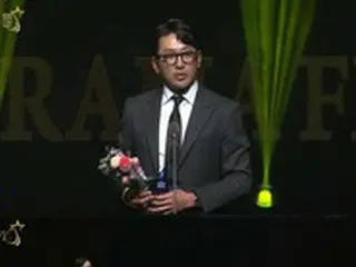 俳優ハ・ジョンウ「2022コリアドラマアワード」で初の大賞受賞…「どうしたらいいのか」