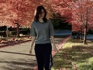 俳優クォン・サンウ＆ソン・テヨンの娘、後ろ姿だけ見ても優越な遺伝子…ママと散歩しながら初めてみたものとは