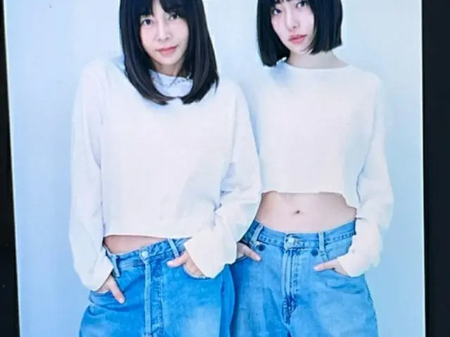 女優ファン・シネ、23歳の娘とまるで友達同士…白いTシャツ+ジーンズだけで“モデルツーショット”（画像提供:wowkorea）