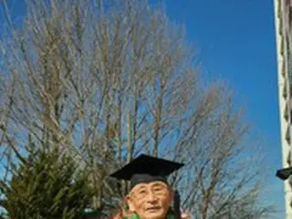 最高齢94歳の大学生が学士号取得…「悔いの残らないように」＝韓国報道