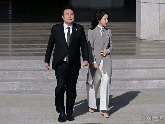 尹錫悦大統領（左）と金建希夫人（右）（画像提供:wowkorea）