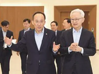 サムスン電子を訪問した韓国経済副首相「半導体輸出危機打開のため汎政府的支援」