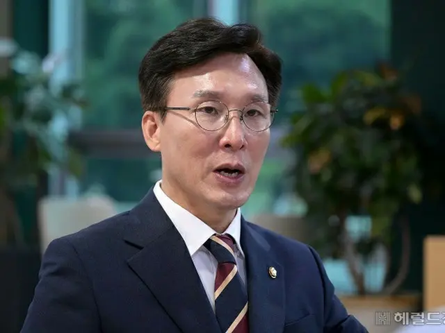 韓国野党“共に民主党”のキム・ミンソク政策委員会議長（画像提供:wowkorea）