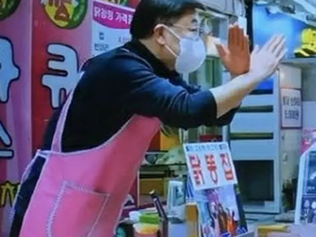 日本のお笑い芸人、韓国の市場で「唾のついたつまようじ」を使うマナー違反行為（画像提供:wowkorea）