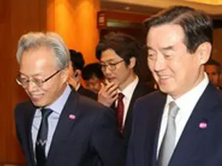 岸田首相との懇談会終えた韓国の経済界関係者ら、にこやかな表情見せる