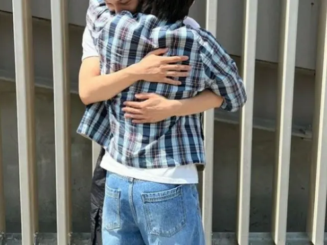 「EXO」SUHO、入隊したKAIをもう恋しがる…直前の熱いハグを公開（画像提供:wowkorea）