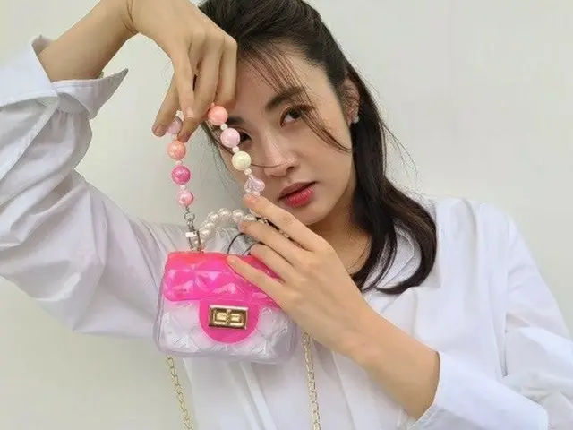 女優カン・ソラ、おもちゃのカバンもブランド品のように…「プレゼントされました」（画像提供:wowkorea）