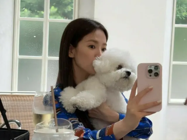 女優ソン・ヘギョ、愛犬と一緒にツーショット撮りたい「ママの気持ち」（画像提供:wowkorea）