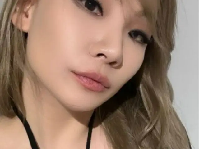 CL（元2NE1）、首をかしげて致命的なまなざし…スモーキーメイクが映えるセクシー美女の認証ショット（画像提供:wowkorea）