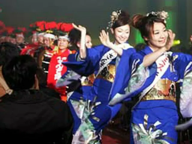 披露された日本の伝統舞踊＝21日、ソウル（聯合）