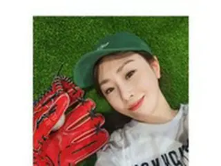 「最強野球」の大ファン女優オ・ナラ、始球式前の「童顔美貌」を公開