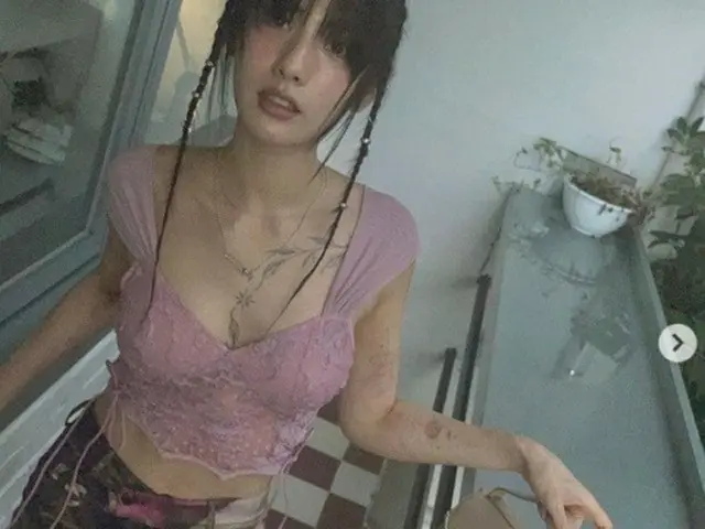 ナナ（AFTERSCHOOL）、全身を覆った色とりどりのタトゥーがセクシー（画像提供:wowkorea）