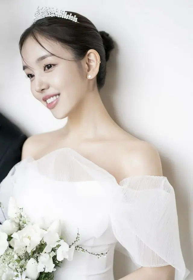 結婚を控えた歌手ペク・アヨン、ウェディング画報をサプライズ公開（画像提供:wowkorea）