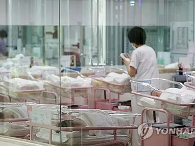 ソウル市内の病院の新生児室（資料写真）＝（聯合ニュース）