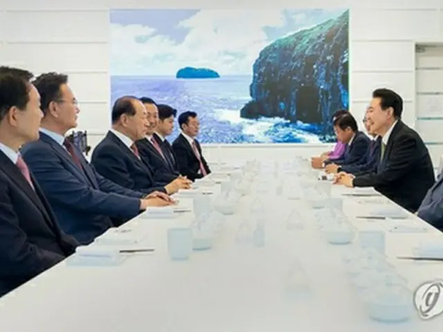 尹大統領「少数与党だが萎縮しないで」　初当選者らと夕食会