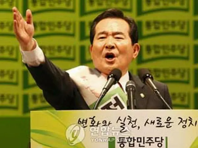 新代表に選出され、演説する丁代表＝6日、ソウル（聯合）