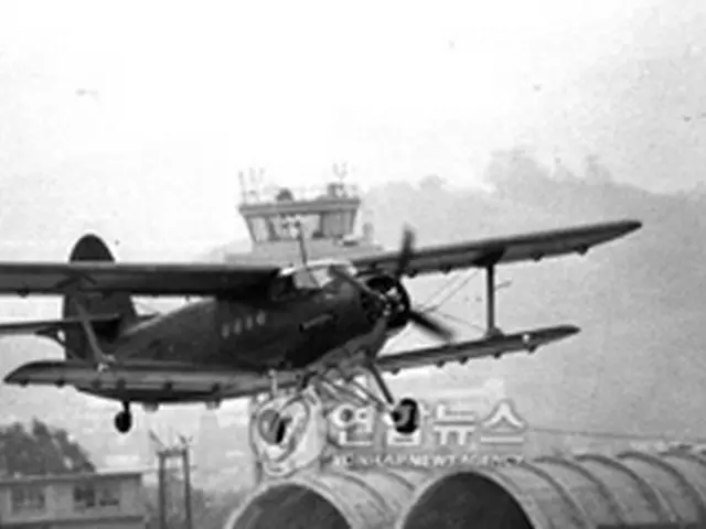 軽飛行機「AN－2」＝9日、ソウル（聯合）