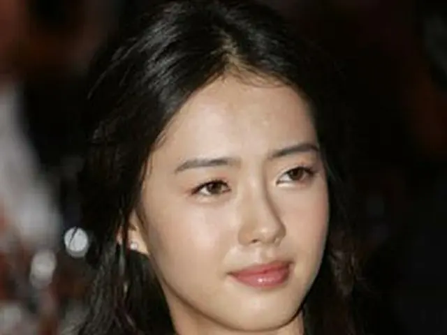 韓国広告主大会のイベントで、広告主が選ぶベストモデルに選ばれた女優のAra＝2008年10月24日、ソウル（聯合）