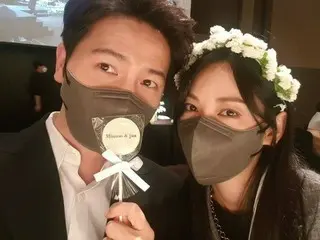 イ・サンウ♥キム・ソヨン夫婦、知人の結婚式に出席…主役を上回る美しさ