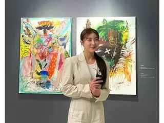 女優ハ・ジウォン、絵の前で洗練された童顔美貌…韓流女神
