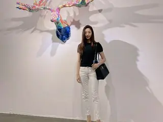 女優キム・サラン、シンプルなコーデでも抜群のスタイル…独歩的な童顔美