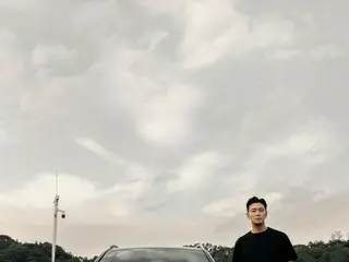 俳優チュ・ジフン、高級車に負けない強烈なカリスマオーラ…“セクシーそのもの”