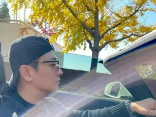俳優チュ・ジフン、オープンカーに乗ってカッコよくドライブ