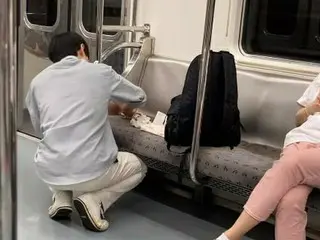 地下鉄車内で他人のおう吐物を黙々と拭き取る青年の姿が話題