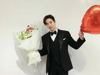 「2PM」ジュノ、花束と風船で名残惜しい放送終了…「キング・ザ・ランド」ビハインドカットが公開