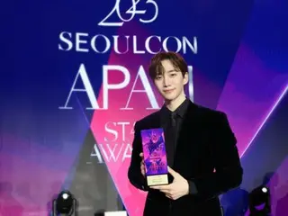 「2PM」ジュノ、「2023 APAN STAR AWARDS」大賞＆5冠王…“愛を伝えて悲しみを分ける2024年になりますように”