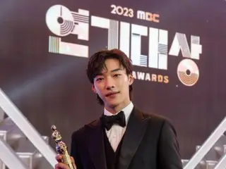 俳優ウ・ドファン、「MBC演技大賞」で最優秀賞を受賞…“俳優は守るのが難しい職業”