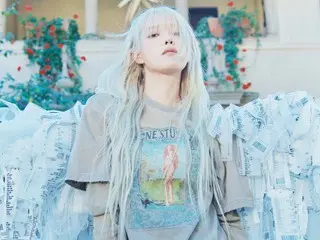 花とレシート、そして青いドレス…IUのニューアルバム「The Winning」に含まれた意味とは？