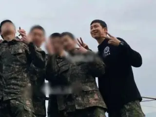 「BTS」RM、軍服務中の近況公開…戦友たちとの凛々しい団体ショット