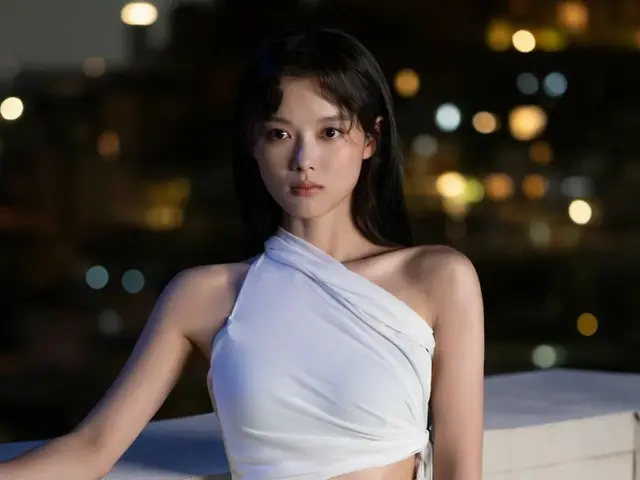 キム・ユジョン、大胆なドレスで果敢な露出披露…”国民の妹からの大変身”