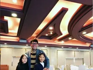 歌手ユン・ジョンシン・・・2人の娘とともに笑顔あふれるパパの顔！