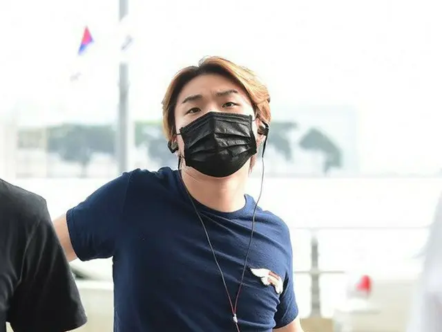 BIGBANG D-LITE、出国中。
