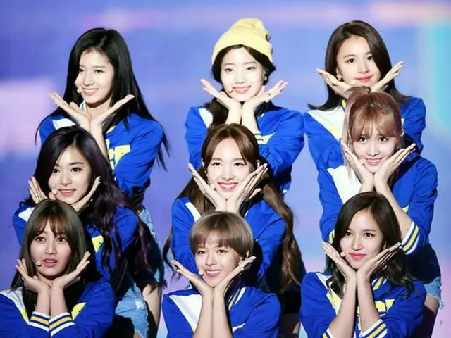 TWICE、「2016 K-POP World Festival」。