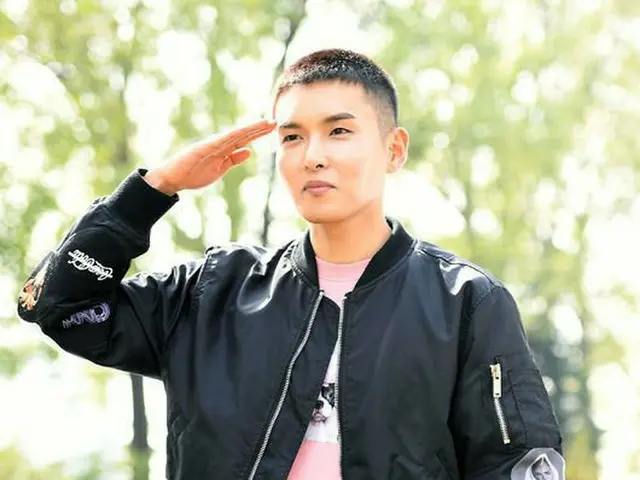 「SUPER JUNIOR」リョウク、入隊。