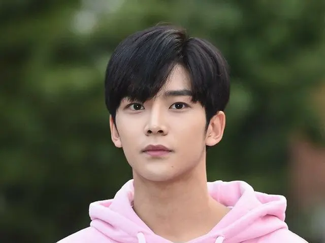 SF9、韓国式では「ピンクピンクする」。