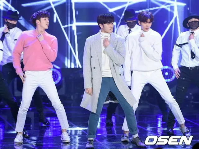 16日夜、「DoubleS301」が「THE SHOW」で初舞台を披露した。