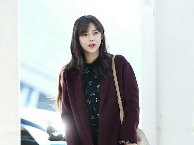 女優パク・シヨン、出国。