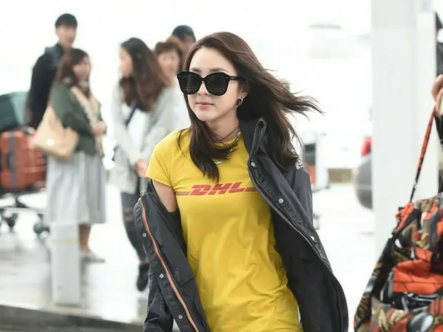 21日、「2NE1」ダラが仁川国際空港からマレーシアに出発している。